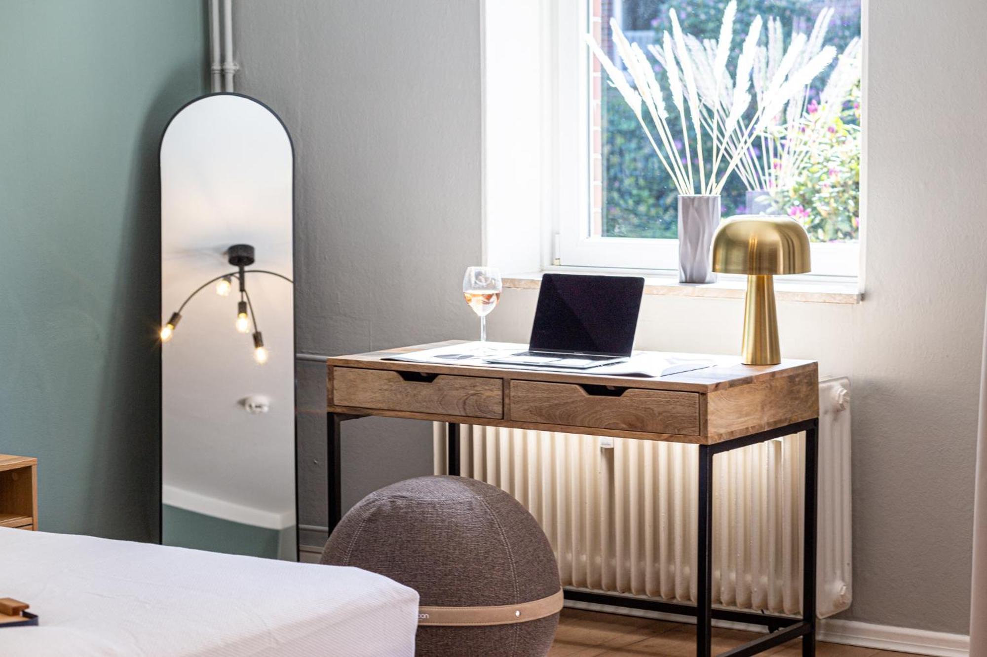 Have-A-Nice-Stay - Nahe Bahnhof Ahrensburg - 20 Minuten Nach Hamburg - Trotzdem Ruhig Gelegen - 6 Minuten Zu Fuss Ins Zentrum Ahrensburg - Modern Eingerichtet Buitenkant foto